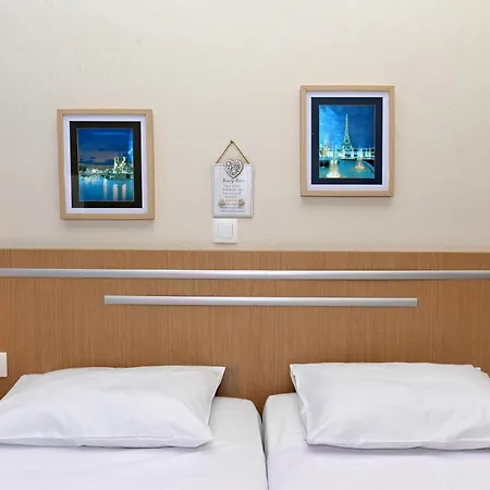 Casa Blue - 15 Min To ניאה מודאניה